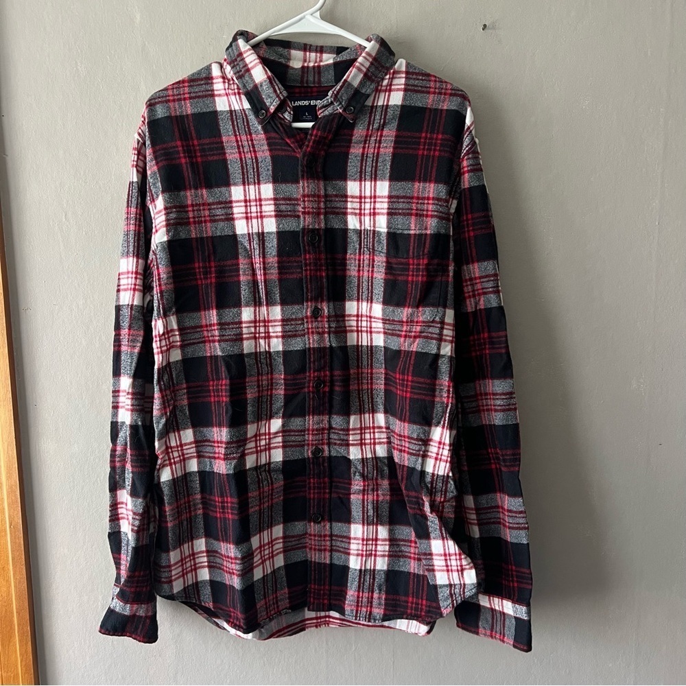Land’s End Red and Black Flannel Button Up Size Large